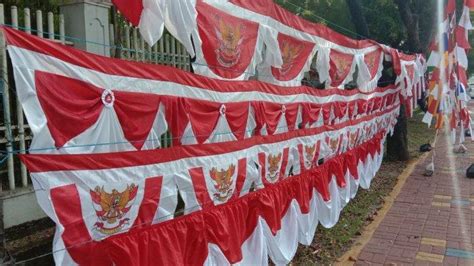 Pemasangan Bendera Merah Putih Dan Umbul Umbul Dalam Rangka Hut Ri Ke