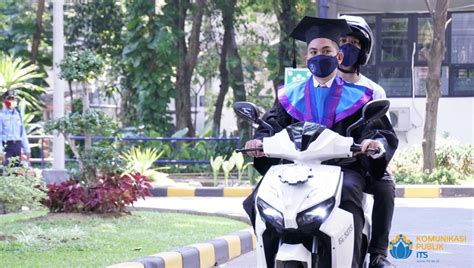 Hadirkan Wisuda Drive Thru Pertama ITS Kukuhkan 3 343 Wisudawan ITS News