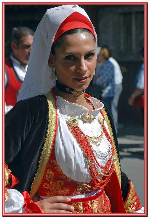 Sardinia Traditional Outfits Costumes Around The World Traditional