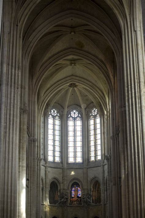 Cathedral of Senlis, Interior Stock Image - Image of vertical, religion ...