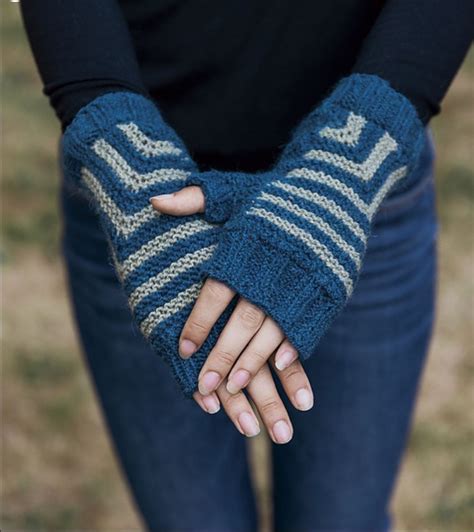 Knitting Patterns Galore - Mitered Mitts