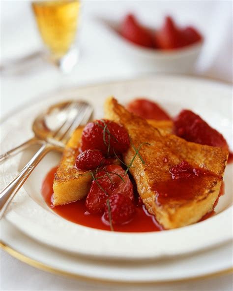 French Toast With Berry Sauce Recipe Eat Smarter Usa