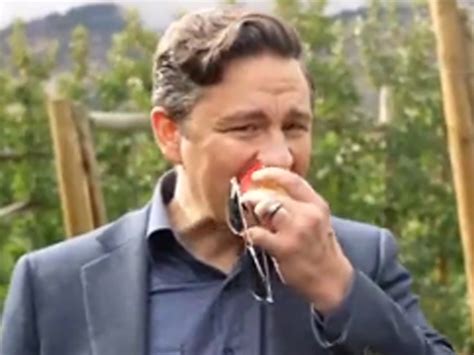 Pierre Poilievre Dismantles Reporter's Ego While Eating An Apple: "I ...