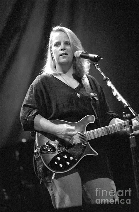 Mary Chapin Carpenter Photograph By Concert Photos Pixels