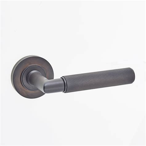 Piccadilly Knurled Door Handle On Round Rose Bur40