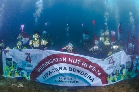 Ketika Merah Putih Berkibar Di Bawah Laut Perairan Teluk Benete