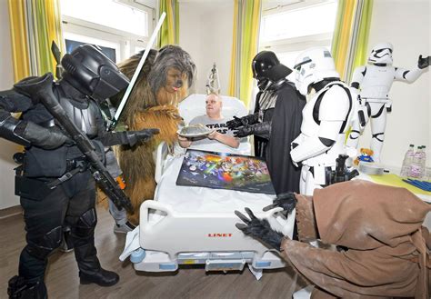 Wünschewagen des Arbeiter Samariter Bundes ASB bringt Star Wars ins