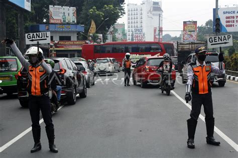 PEMBERLAKUAN ATURAN GANJIL GENAP DI KOTA BOGOR ANTARA Foto