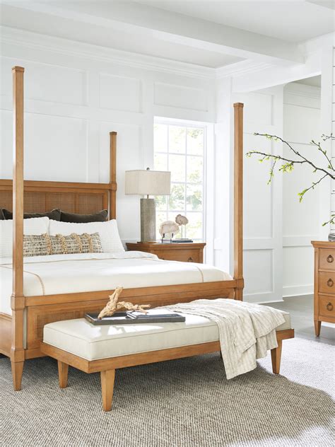 Riding the Q19 bus reveals a surprising view of the harbor 16