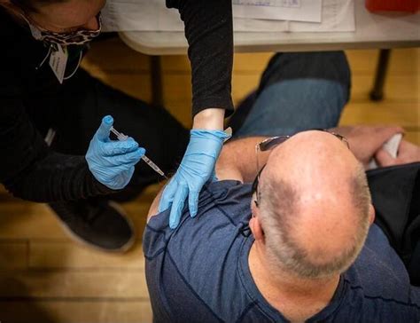 Il se fait vacciner 217 fois contre la Covid 19 et ne développe pas d