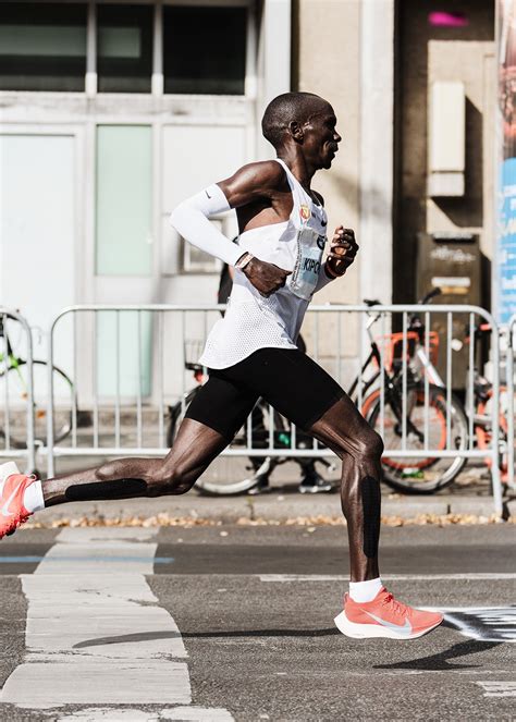 ベルリンマラソンで2時間1分39秒の世界記録を樹立！ エリウド・キプチョゲ選手、レース後インタビューを公開 Running Style