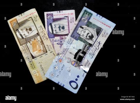 Saudi riyal banknotes hi-res stock photography and images - Alamy