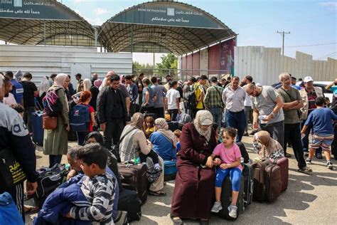 At Egypt Gaza Border Confusion And Frustration Reign The New York Times