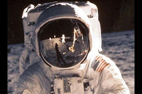 Les premiers hommes sur la lune Neil Armstrong et Buzz Aldrin Cité