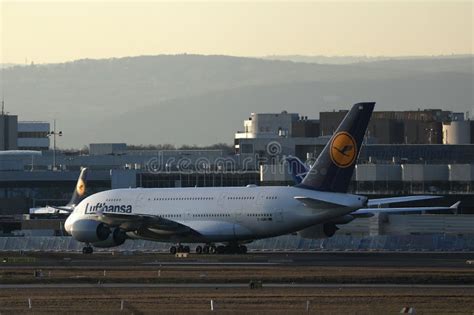 Flugzeug Lufthansas A Airbus Das Von M Nchen Flughafen Muc Startet