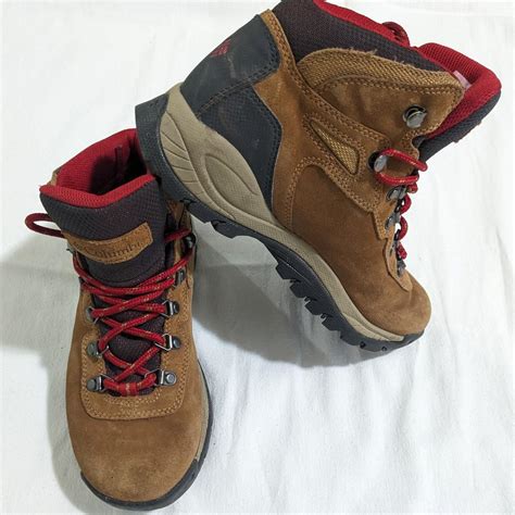 Columbia Hiking boots Size 6.5 Worn once during a... - Depop