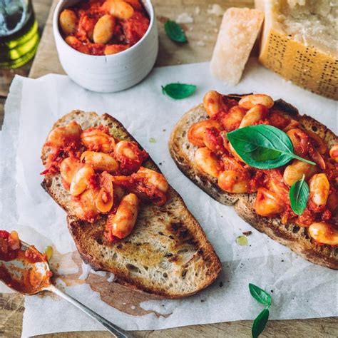 Toasts De Haricots Blancs La Sauce Tomates Recette Mutti