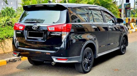 Toyota Kijang Innova Reborn Venturer 2 0 AT Bensin Hitam Facelift 2019