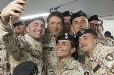 Giuseppe Conte Con I Soldati Italiani Dago Fotogallery