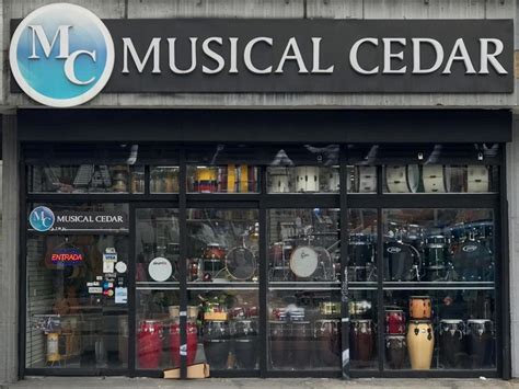 Tienda instrumentos musicales Chapinero Bogotá Musical Cedar