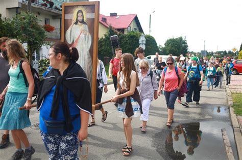 Pielgrzymka młodzieży Parafia św Antoniego w Pieszycach