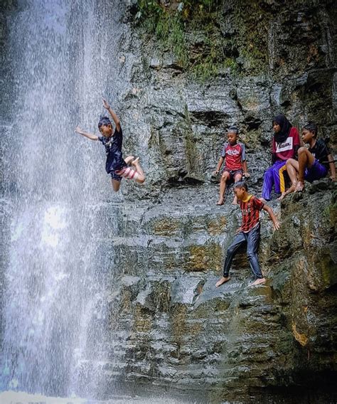 Akses Dan Harga Tiket Masuk Curug Cikahuripan Kuningan Terbaru Trip