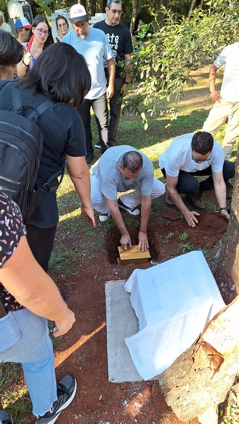 Emotivo Homenaje Las Cenizas Del Escritor Esteban Abad Ya Reposan En