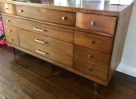 Id A Bassett Dresser Can Anybody Provide A Link With This Bassett Dresser Or Id The Collection