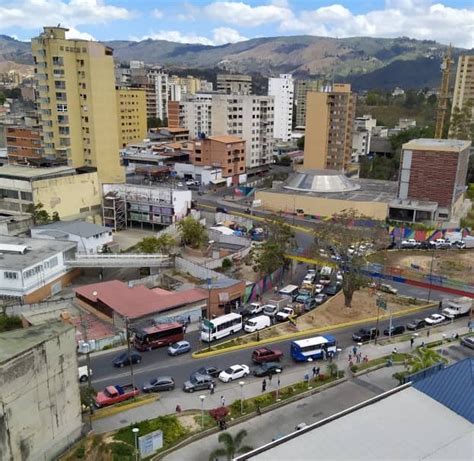 Sepa Registran Largas Colas En Caracas Y Los Altos Mirandinos Este