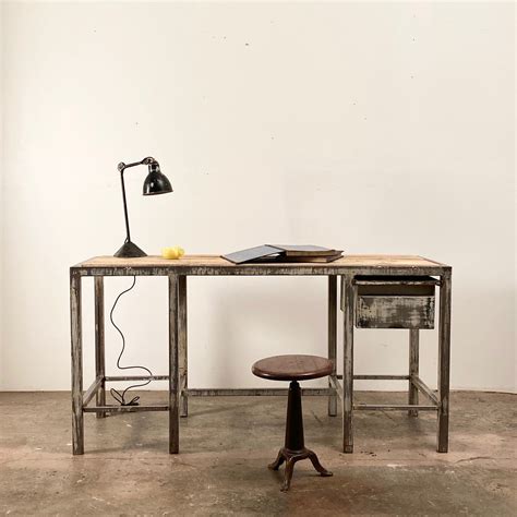 industrial metal desk 2 – Objet Vagabond