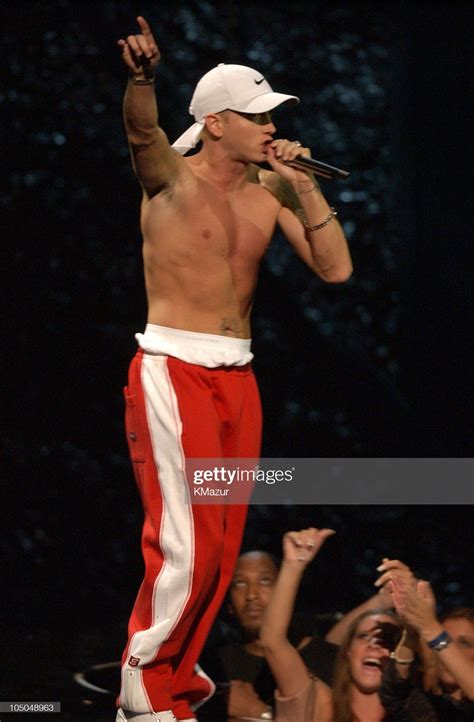 News Photo : Eminem performs at the 2002 MTV Video Music Awards ...