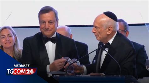 Mario Draghi Premiato A New York Come Statista Dell Anno Youtube