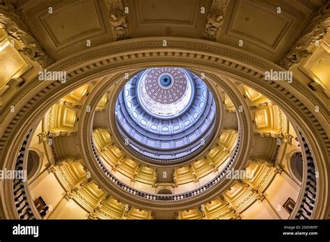 symmetrical view  austins state capitol dome interior captures