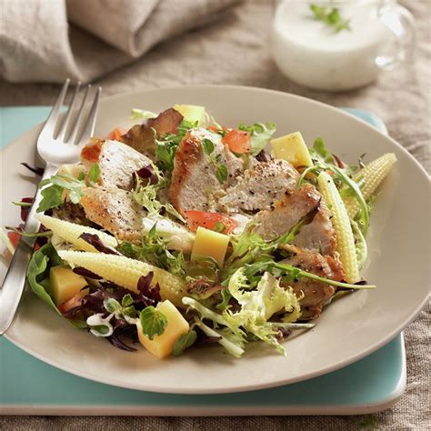 Ensalada Con Pavo Mazorquitas Queso Y Ali O De Yogur