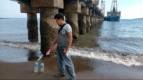 Air Laut Di Pelabuhan Wae Wole Diduga Tercemar Limbah Kapal