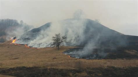 FOTO Incendiu violent într o localitate din Mureș Flăcările au