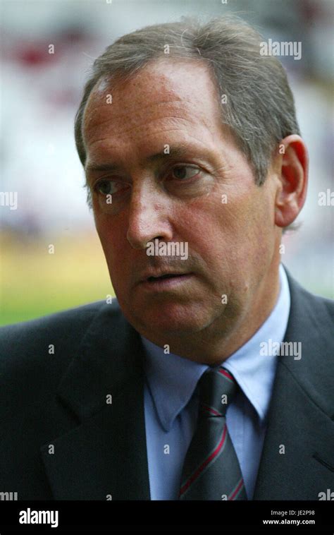 Liverpool Football Manager Gerard Houllier Fotos Und Bildmaterial In