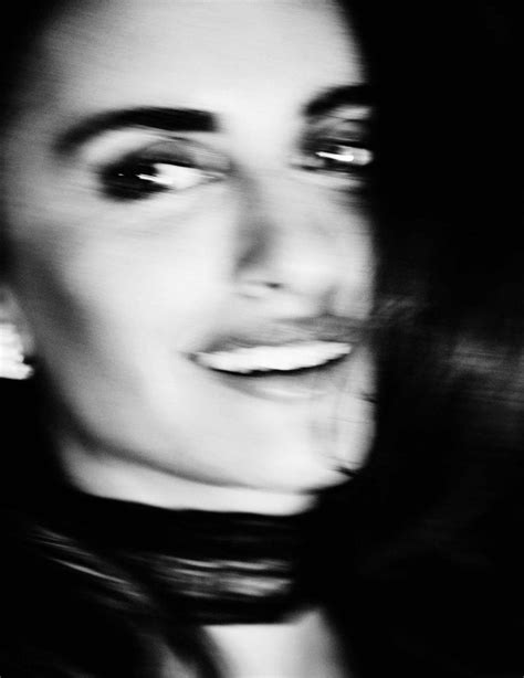 Penélope Cruz Covers Vogue Spain December 2016 F7view