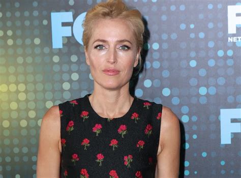 Gillian Anderson Sa Transformation Incroyable Pour Incarner David