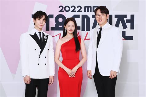 [포토] 2022 Mbc 가요대제전 이준호 임윤아 장성규 Mc즈 포즈