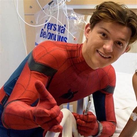 Zendaya And Tom Holland Spotted In London While Shooting Spider Man Far From Home Artofit