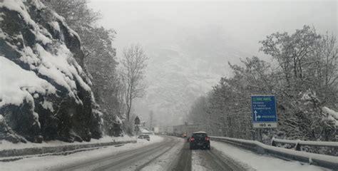 Maltempo Tir Di Traverso In Statale E Autostrada Alta Valle Bloccata