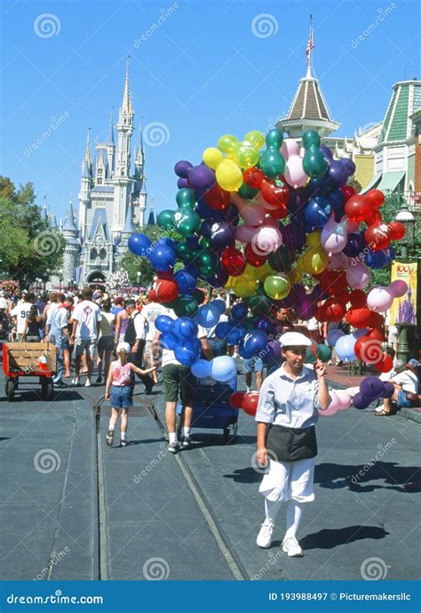 Disney Calle Principal Y Castillo En Reino M Gico Fl Fotograf A