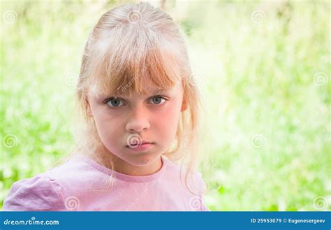 Verticale D Une Petite Belle Fille Russe Blonde Image Stock Image Du Fille Belle