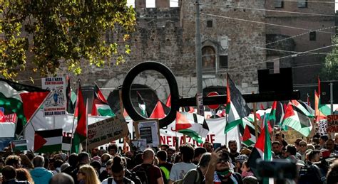 Manifestazione Per La Palestina A Roma Al Via Il Corteo Al Grido Di