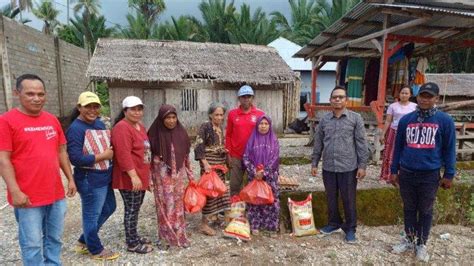 Warga 2 Desa Terdampak Banjir Di Taliabu Maluku Utara Terima Bantuan