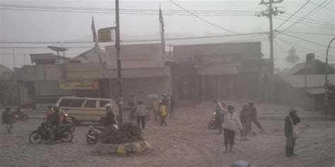 Tourist Attractions In Indonesia Mount Kelud Eruption