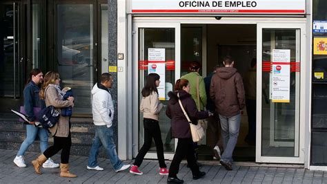 Paro en España La Semana Santa redujo las listas del paro RTVE