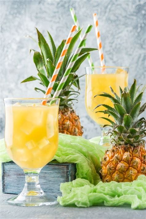 Prossecco Cocktail Mit Ananas Rum Und Ananassaft Rezept Ananas Rum