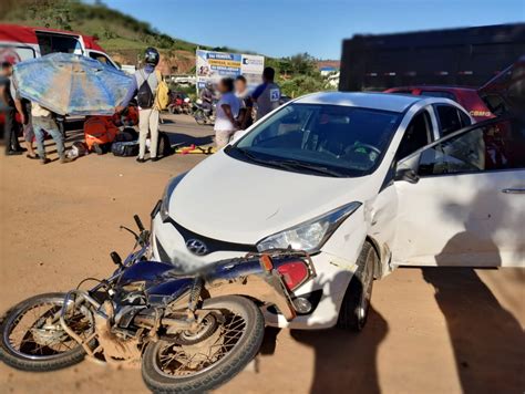 Motociclista fica ferida após colisão automóvel no Novo Silvestre